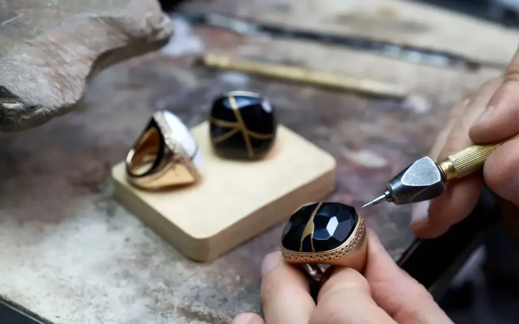 イタリアのジュエリーブランド『ポメラート』が発売している金継ぎジュエリー