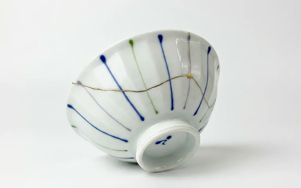 金継ぎレジンで仕上げた茶碗の写真